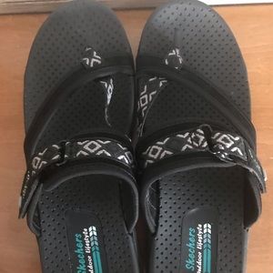 NEW WITH TAGS Women’s Skechers size 10